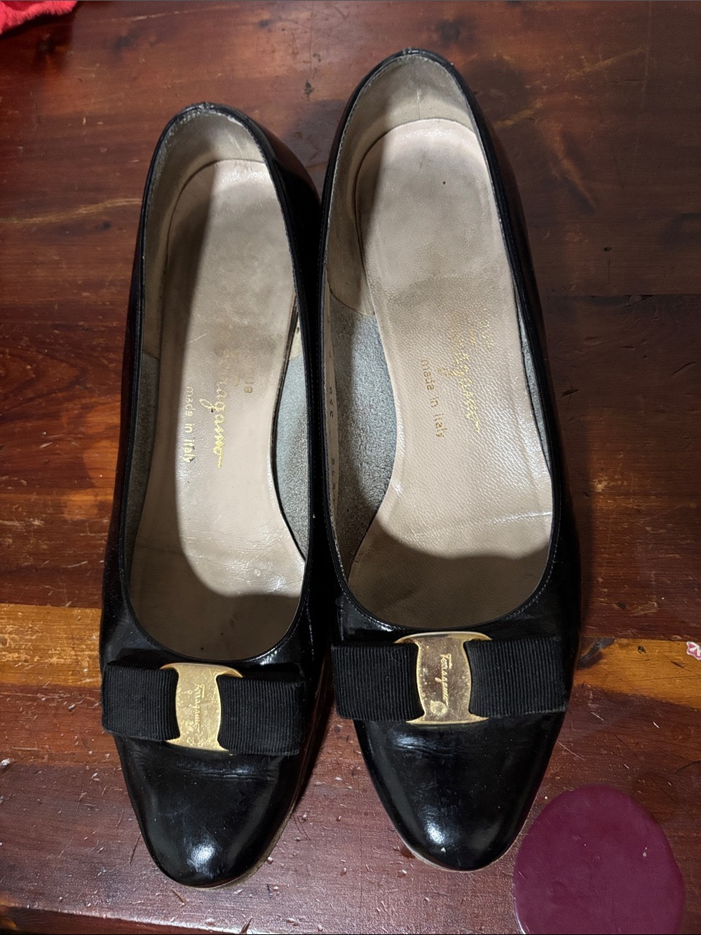 Salvatore Ferragamo Black Patent Vara Bow Flats size US 9